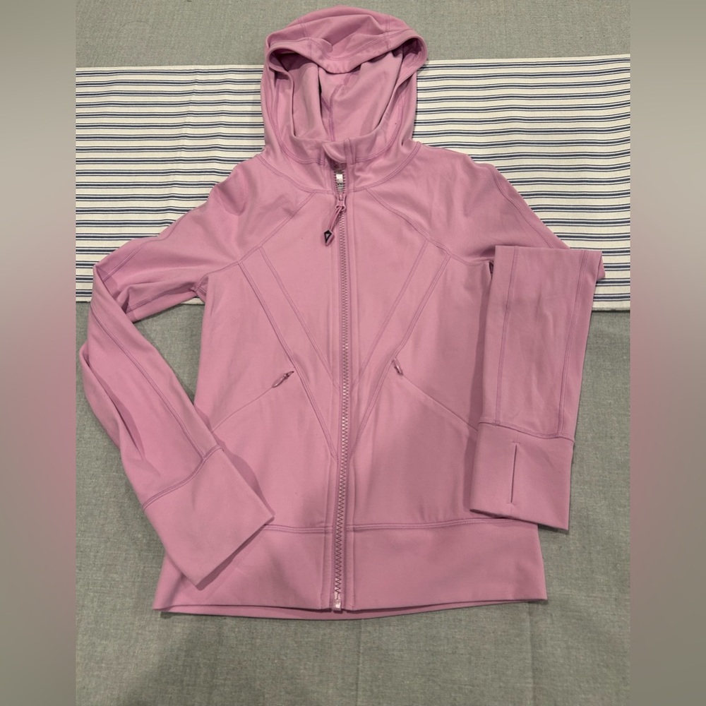 Ivivva size 7 excellent condition running coat. Front pockets with zippers.